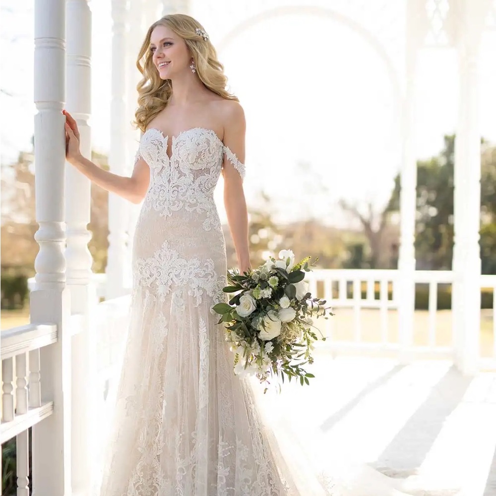 Wedding dress & veil for sale !